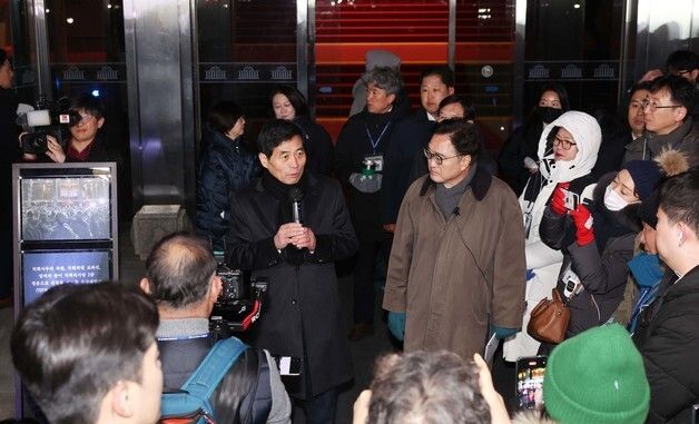 계엄 당시 상황 설명하는 김민기 사무총장