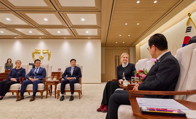 커스티 코번트리 IOC 위원장 접견하는 이재명 대통령