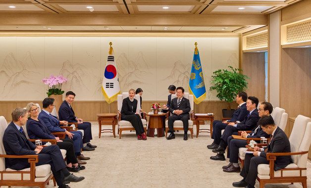 IOC 위원장 접견하는 이재명 대통령