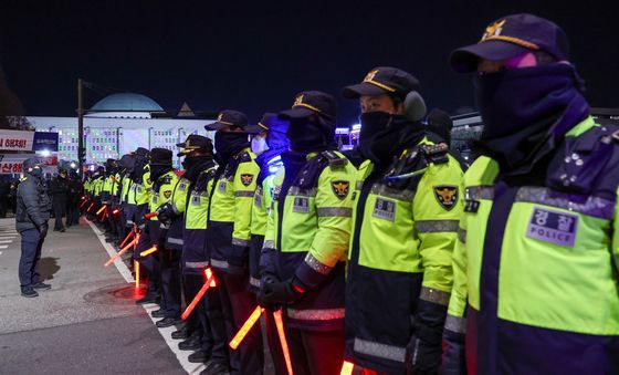 이 대통령, 경호 사정으로 국회 앞 집회 '불참 결정'