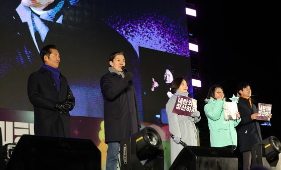 발언하는 조국 대표