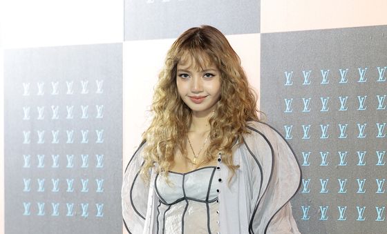 리사, 눈빛 플러팅