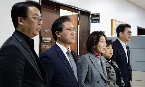 기자회견하는 국민의힘 법사위원들