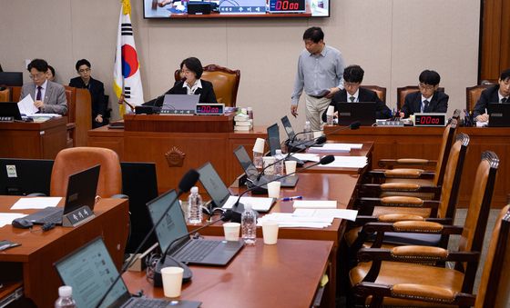 국힘 퇴장, 법사위 여당 주도 내란전담재판부 설치법 의결