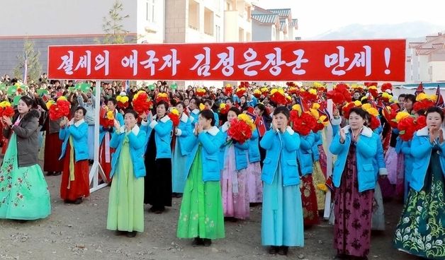 北 자강도 강계시 공귀남새농장서 살림집 입사모임…"인민 웃음꽃 피어"