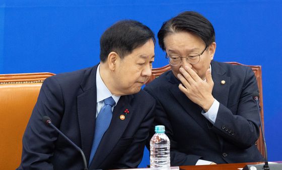 구윤철 부총리와 권칠승 TF 단장 '밀착 대화'