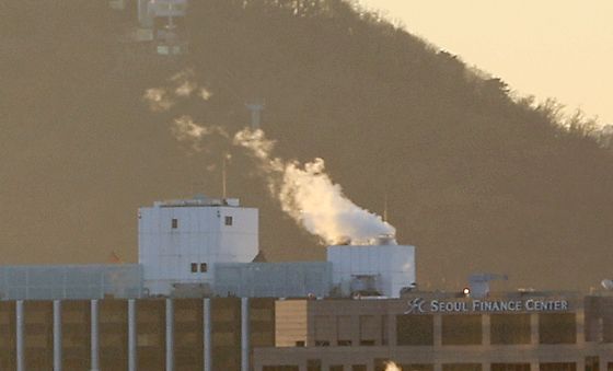 난방 피우는 서울 건물들
