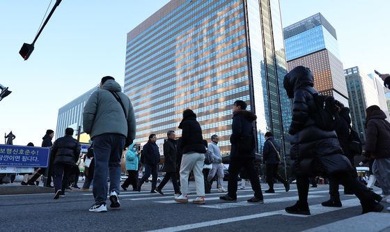 하늘은 맑아졌지만 다시 찾아온 추위
