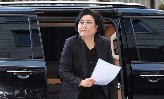 이혜훈, 굳은 얼굴로 출근