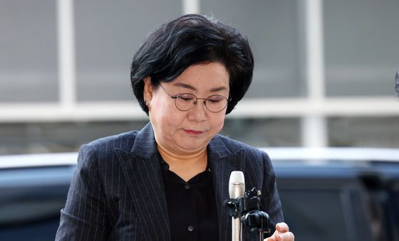 생각에 잠긴 이혜훈 후보자