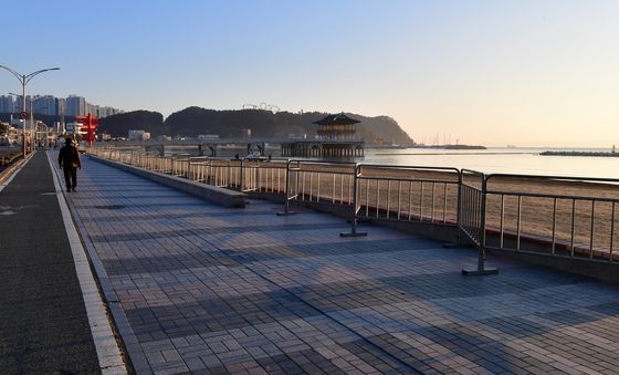 해맞이 명소에 안전펜스 설치