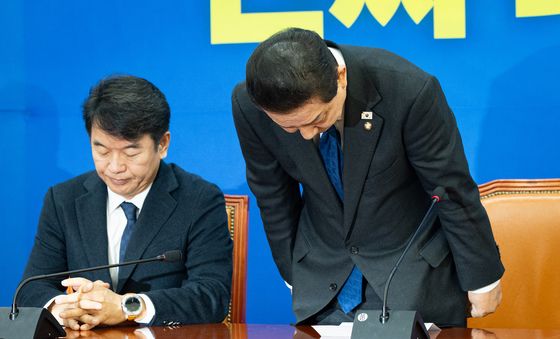 김병기, 각종 의혹에 원내대표 사퇴