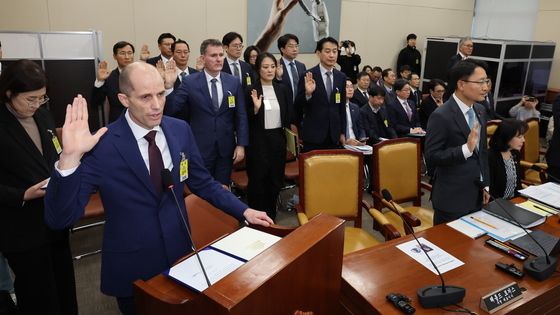 선서하는 쿠팡 임시대표