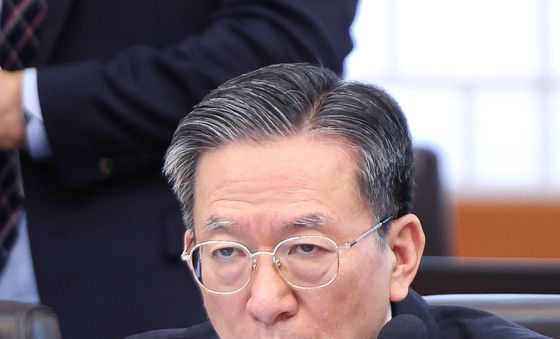 이재명 대통령 발언 듣는 정성호 법무부 장관