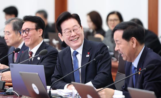 미소 짓는 이재명 대통령