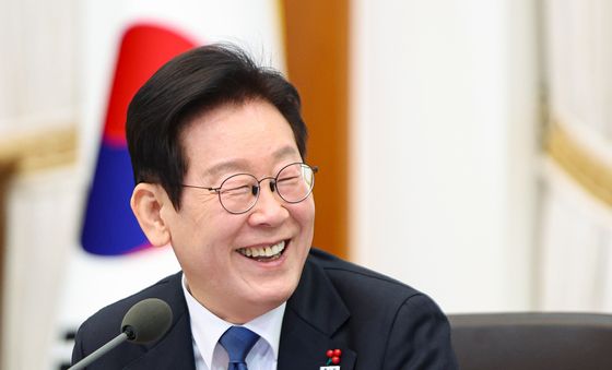 미소 짓는 이재명 대통령