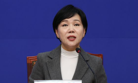 민주당 3대특검대응특위 기자간담회 발언하는 전현희 위원장