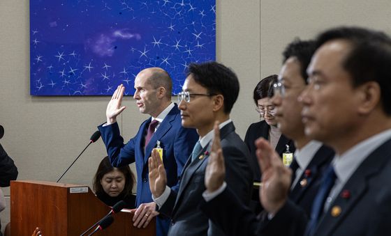 쿠팡 연석 청문회 증인 선서하는 해롤드 로저스 대표