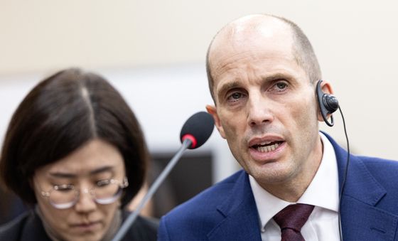 답변하는 해롤드 로저스 쿠팡 대표이사