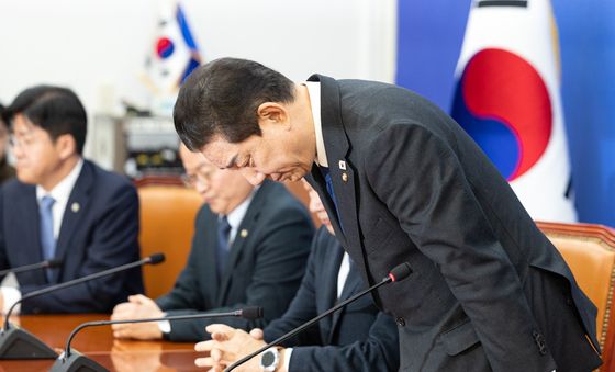 "진심으로 죄송" 김병기, 취임 200일 만에 원내대표직 사퇴