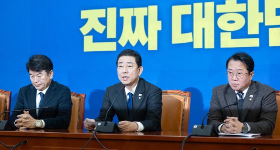 '갑질·특혜' 의혹 김병기 원내대표직 사퇴…취임 200일만