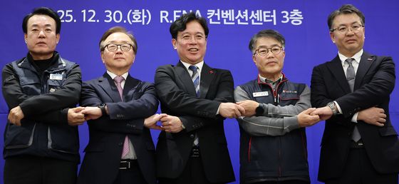 '실노동시간 단축' 손 맞잡은 노·사·정