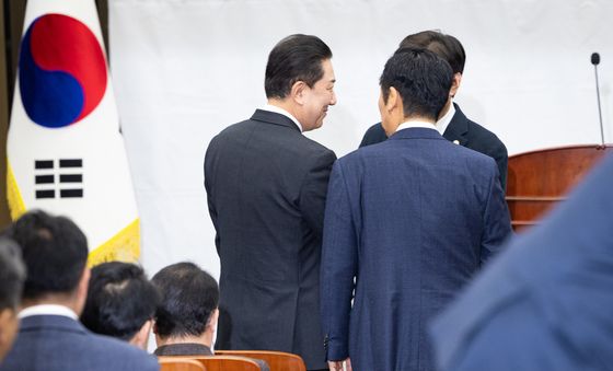 정청래 대표와 인사 나누는 김병기