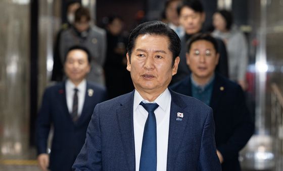 비공개 의총 들어서는 정청래 대표