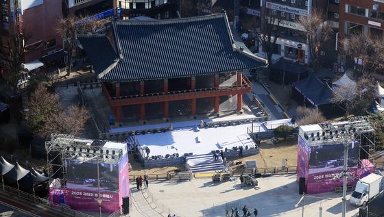 2025년 마지막날 하루 앞 두고 분주한 보신각