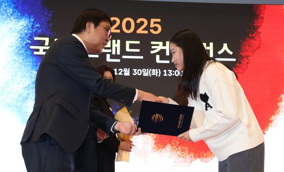 국가브랜드대상 수상하는 안세영