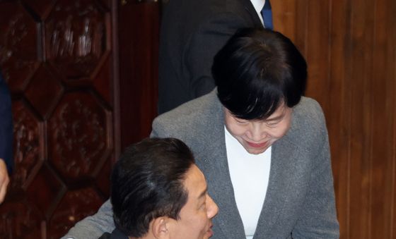 대화 나누는 김병기·전현희