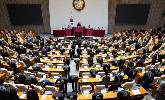 2025년 마지막 본회의 종료, 국민들께 인사하는 여야