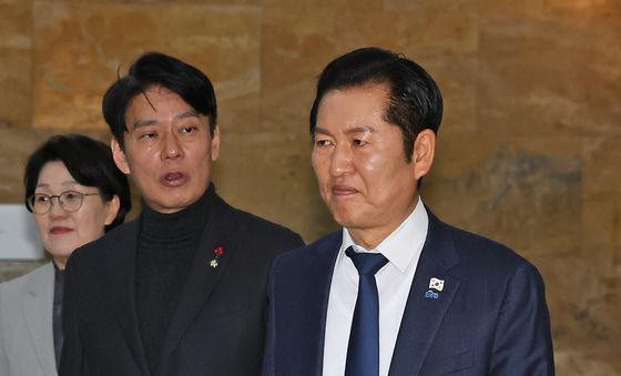 본회의 마치고 이동하는 정청래 민주당 대표