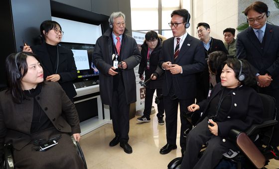 김민석 총리, 디지털 약자 배려 현장 간담회 참석