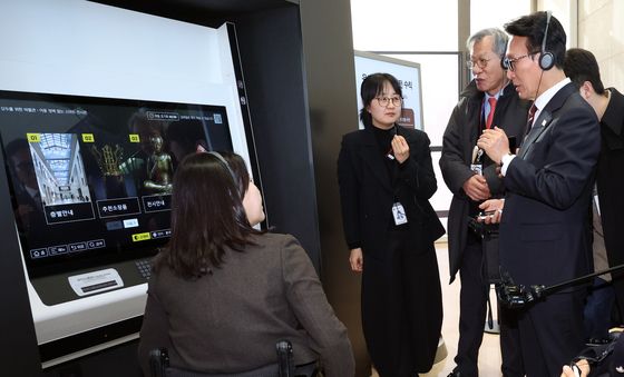 김민석 총리, 배리어프리 환경 구축 현장 찾아