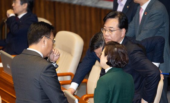 논의하는 국민의힘 원내지도부