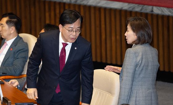 대화 나누는 송언석·나경원