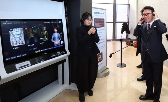 김민석 총리, 배리어프리 키오스크 도입 현황 점검