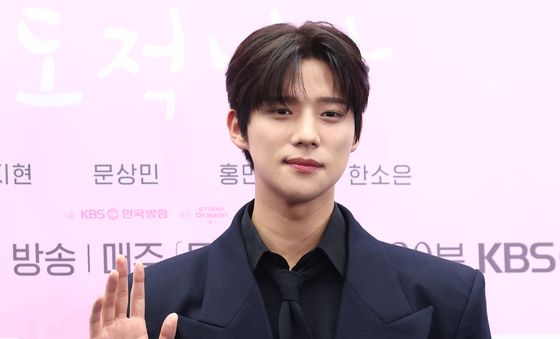 문상민, 출중한 외모·훤칠한 자태