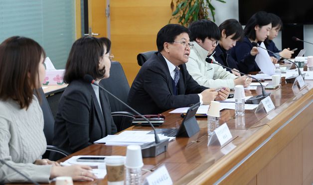 최교진 장관, '대학등록금 관련 총학생회단체 간담회' 참석