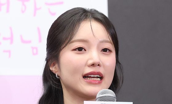 인사말 하는 한소은