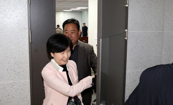 민주당 3선 모임 마친 의원들