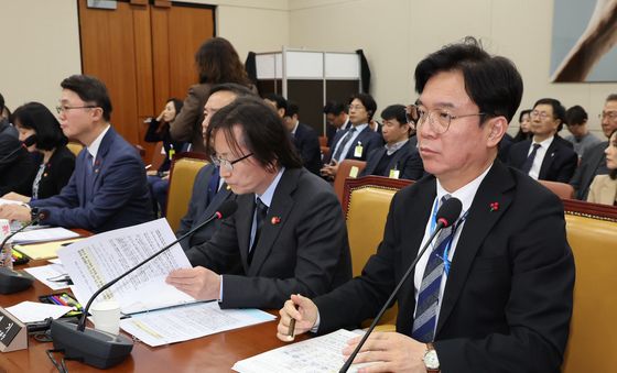 쿠팡 청문회 자리 앉은 김영훈 장관