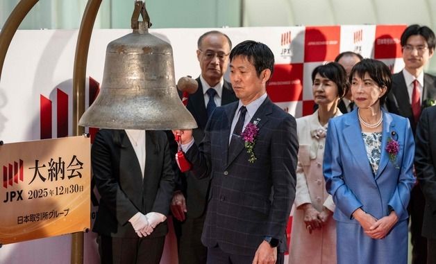 [포토] 도쿄 증시 대납회서 타종하는 모리야스 감독