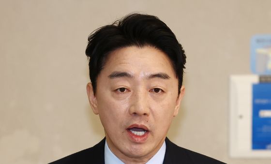 폴란드 다연장로켓 계약 관련 브리핑 하는 강훈식 비서실장
