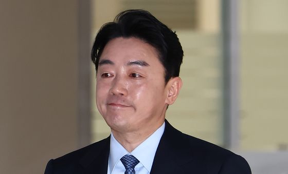 폴란드 1박3일 일정 후 귀국하는 강훈식 비서실장