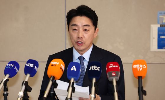 폴란드 다연장로켓 계약 성과 브리핑 하는 강훈식 비서실장