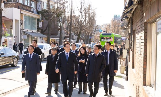 삼청동 일대 둘러보는 이재명 대통령