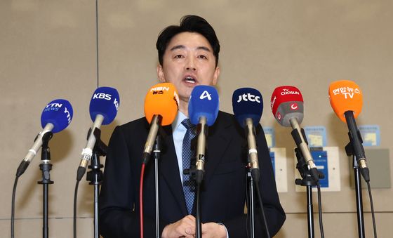 폴란드 1박3일 일정 마치고 귀국한 강훈식 비서실장