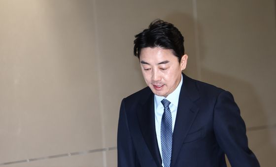 폴란드 1박3일 일정 마치고 귀국한 강훈식 비서실장